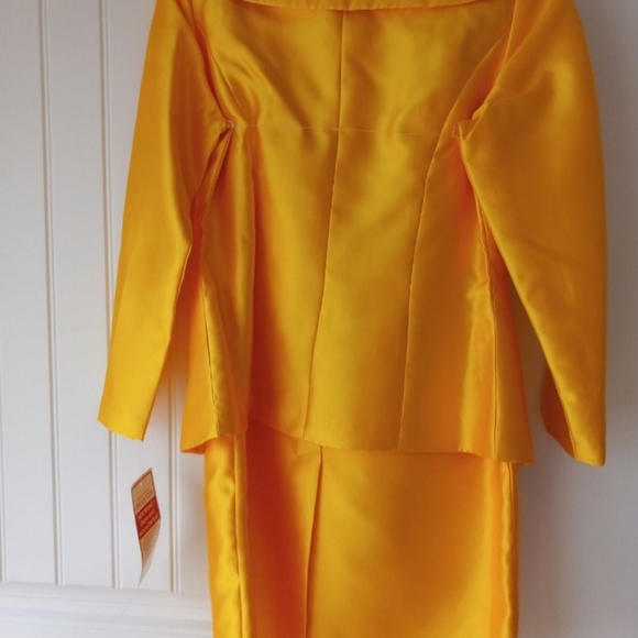 Suite - Picture 2 of 2